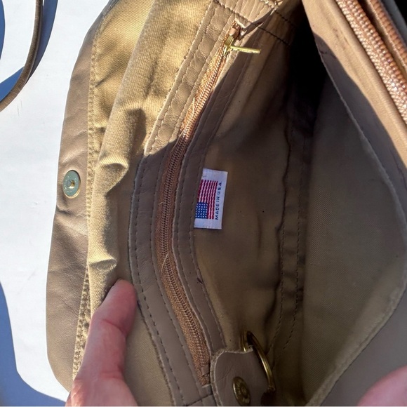 Stone Mountain USA Vintage Taupe Soft Leather Shoulder Bag Magnetic Flap Closure - Picture 7 of 14